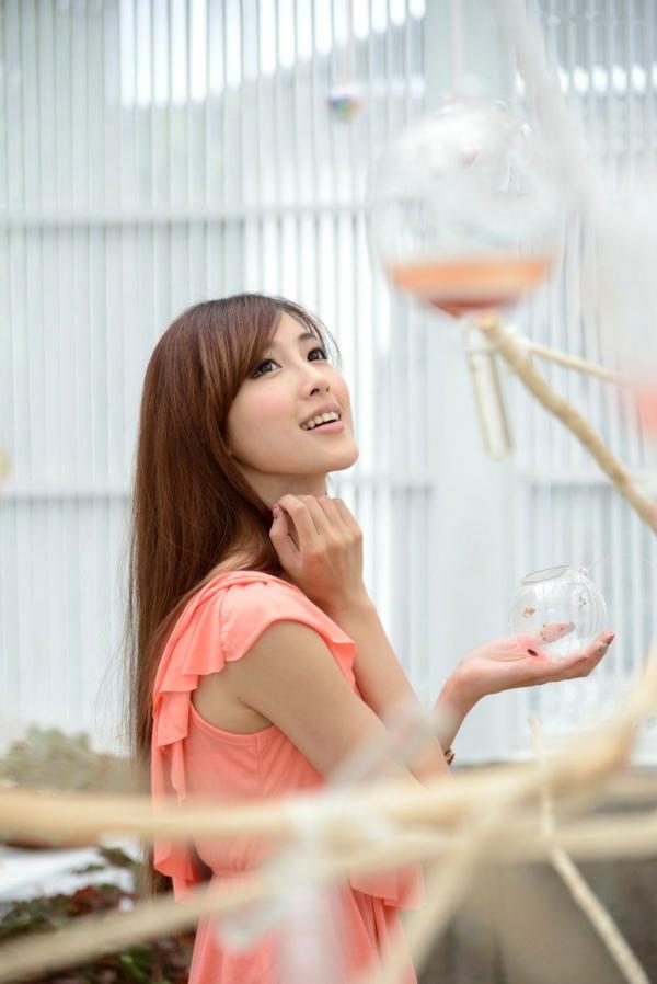    台湾正妹Kila晶晶/廖挺伶清新户外写真，粉色连衣裙甜美外拍，治愈系气质女神第87张图片