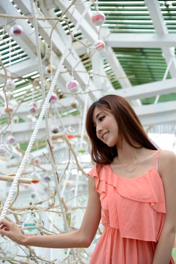    台湾正妹Kila晶晶/廖挺伶清新户外写真，粉色连衣裙甜美外拍，治愈系气质女神第88张图片
