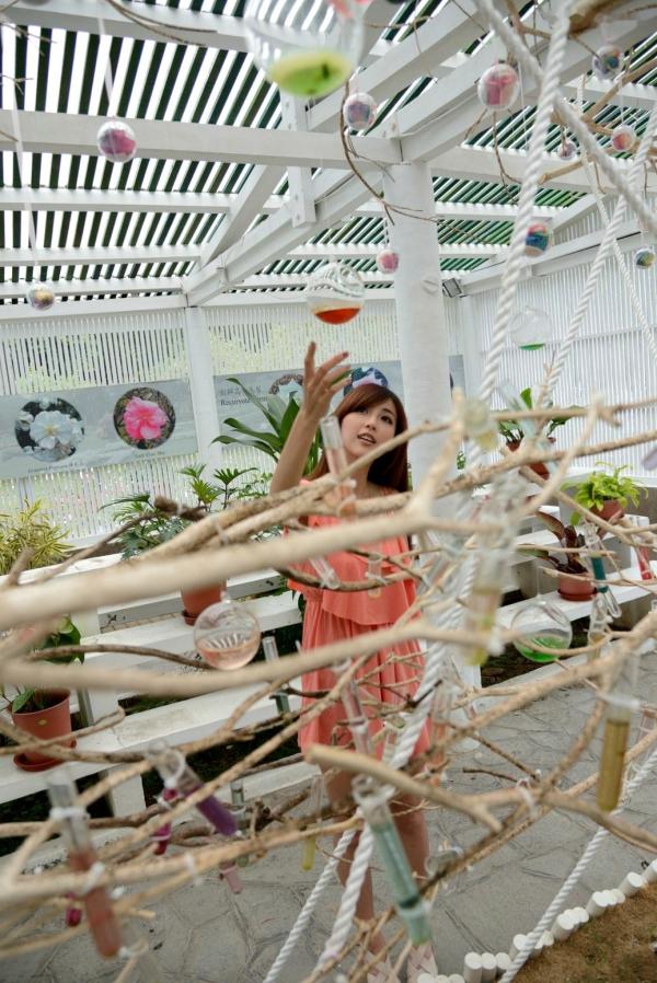    台湾正妹Kila晶晶/廖挺伶清新户外写真，粉色连衣裙甜美外拍，治愈系气质女神第94张图片