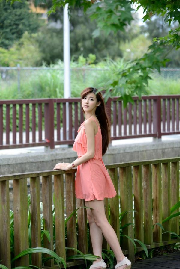    台湾正妹Kila晶晶/廖挺伶清新户外写真，粉色连衣裙甜美外拍，治愈系气质女神第105张图片