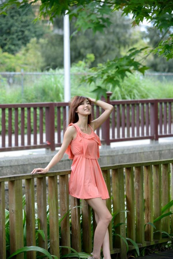    台湾正妹Kila晶晶/廖挺伶清新户外写真，粉色连衣裙甜美外拍，治愈系气质女神第106张图片