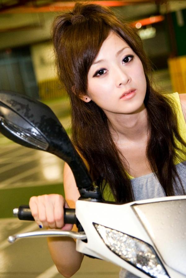    台湾正妹张凯洁果子MM台大外拍第2部 青春校园风格户外街拍写真集第34张图片