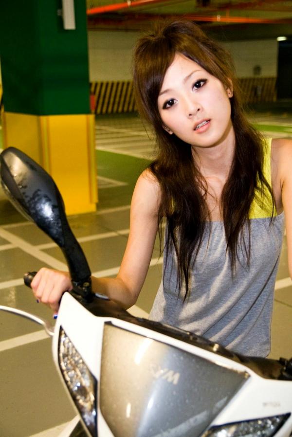    台湾正妹张凯洁果子MM台大外拍第2部 青春校园风格户外街拍写真集第35张图片