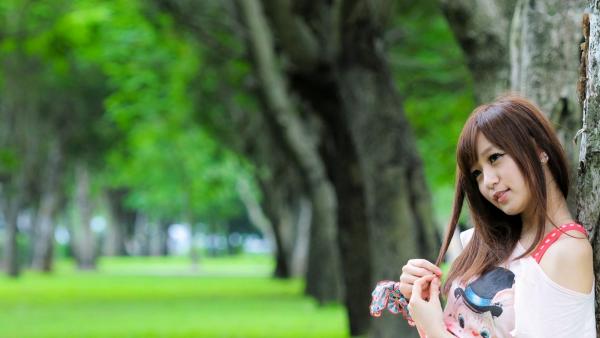    台湾正妹小艾清新甜美户外写真集，治愈系阳光少女街拍，展现自然灵动与青春气质第4张图片