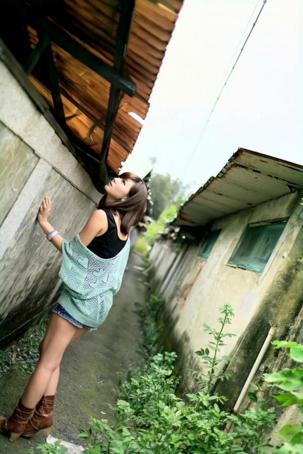   台湾正妹小猪Patty/杨宜轩《居安新村外拍》清新邻家女孩户外街拍写真集第18张图片