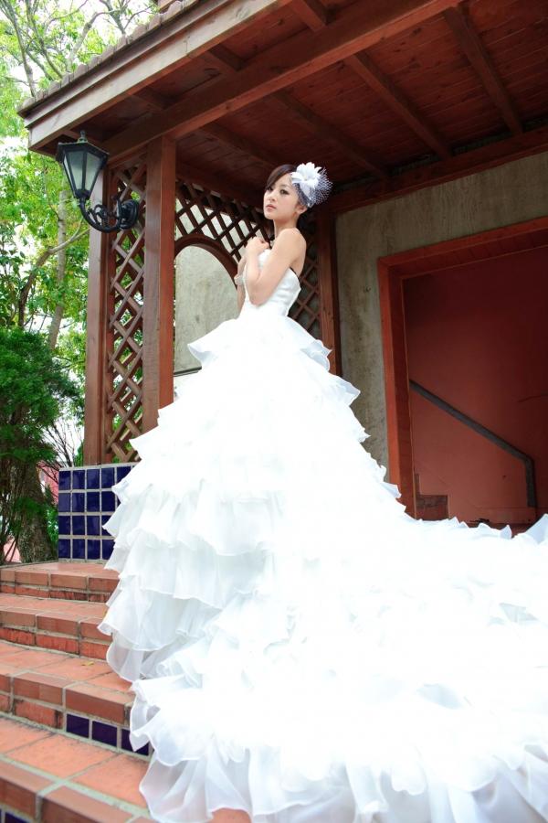    台湾正妹张凯洁/张允霏《日月潭+纸教堂(婚纱)》纯白婚纱写真，唯美户外大片，气质女神清新脱俗第9张图片