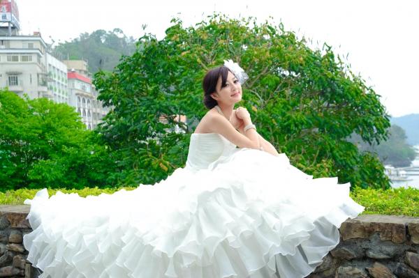    台湾正妹张凯洁/张允霏《日月潭+纸教堂(婚纱)》纯白婚纱写真，唯美户外大片，气质女神清新脱俗第15张图片