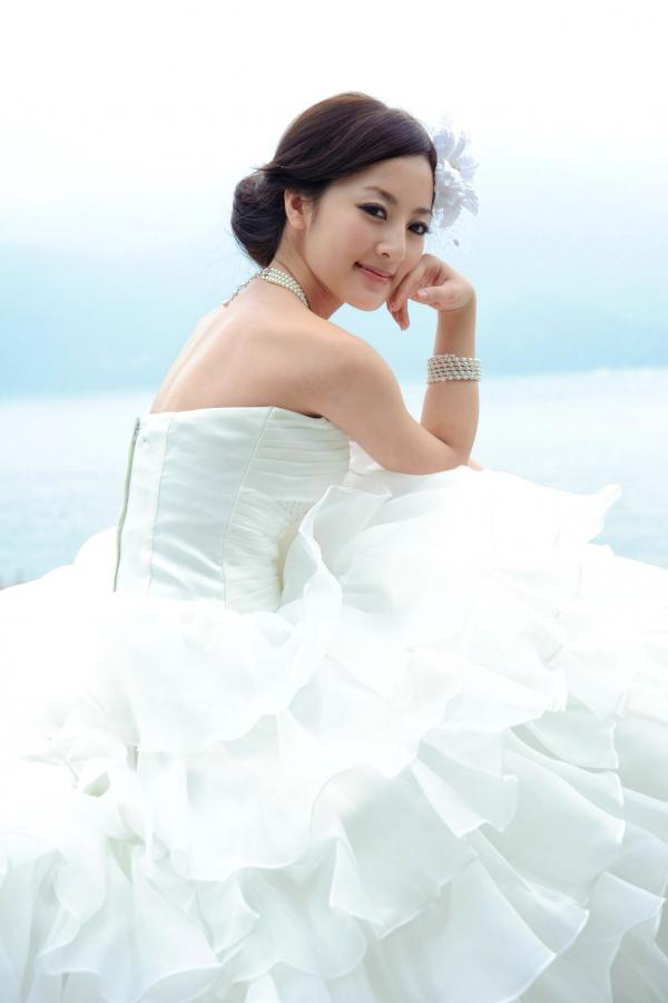    台湾正妹张凯洁/张允霏《日月潭+纸教堂(婚纱)》纯白婚纱写真，唯美户外大片，气质女神清新脱俗第17张图片