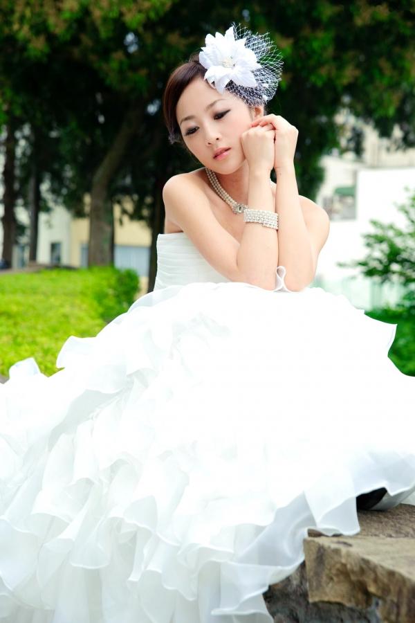    台湾正妹张凯洁/张允霏《日月潭+纸教堂(婚纱)》纯白婚纱写真，唯美户外大片，气质女神清新脱俗第19张图片