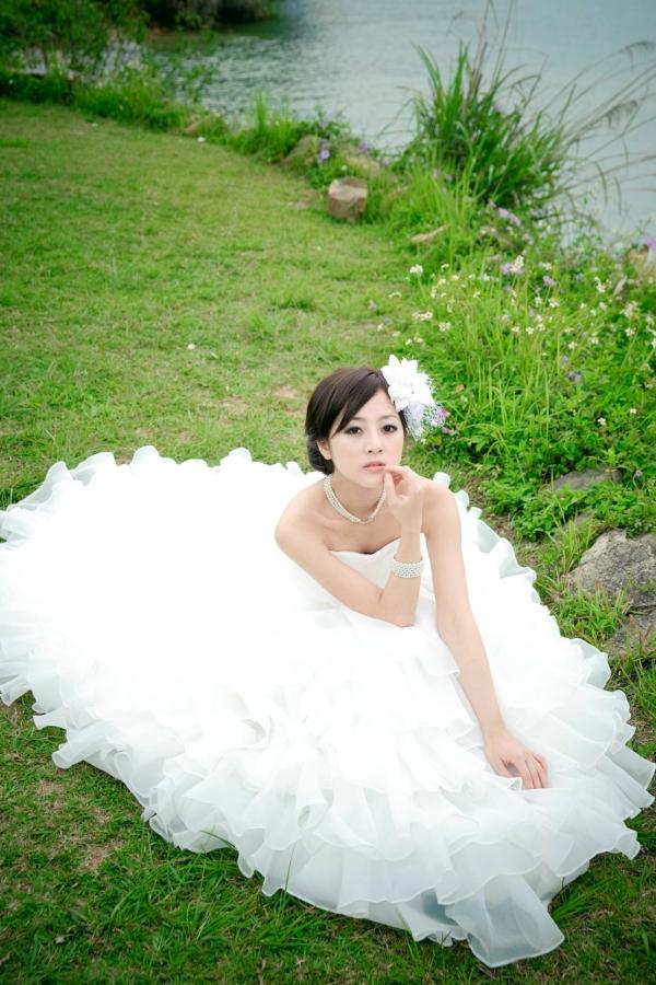    台湾正妹张凯洁/张允霏《日月潭+纸教堂(婚纱)》纯白婚纱写真，唯美户外大片，气质女神清新脱俗第30张图片
