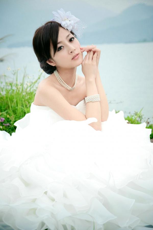    台湾正妹张凯洁/张允霏《日月潭+纸教堂(婚纱)》纯白婚纱写真，唯美户外大片，气质女神清新脱俗第33张图片