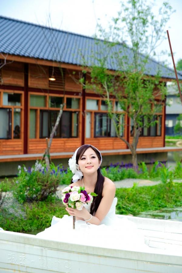    台湾正妹张凯洁/张允霏《日月潭+纸教堂(婚纱)》纯白婚纱写真，唯美户外大片，气质女神清新脱俗第36张图片