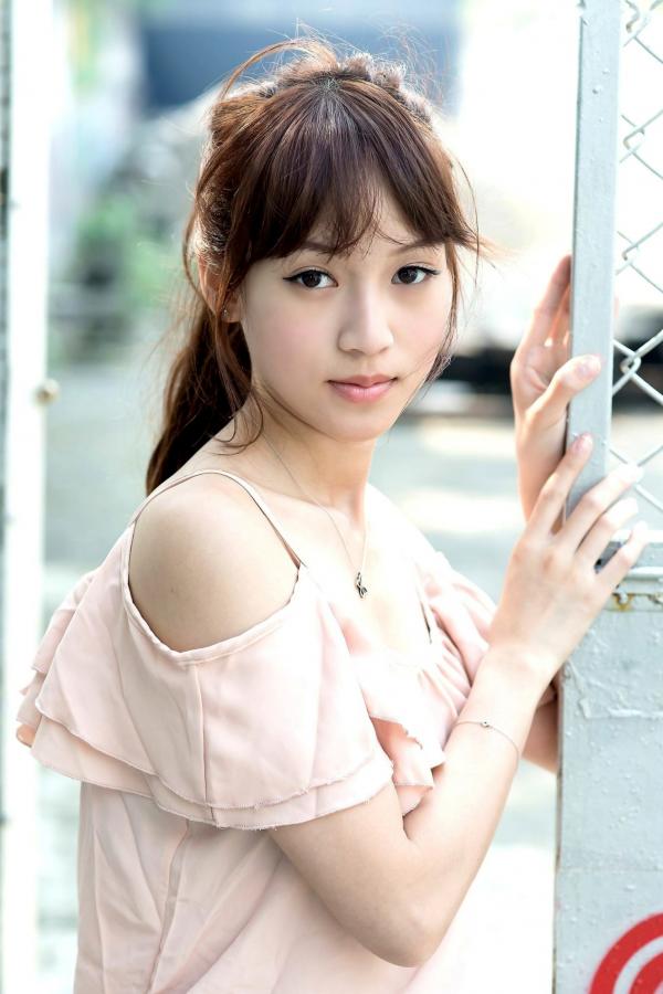    台湾模特Ariel外拍写真：清新校服与简约私房，治愈系甜美女神梦幻展现第2张图片