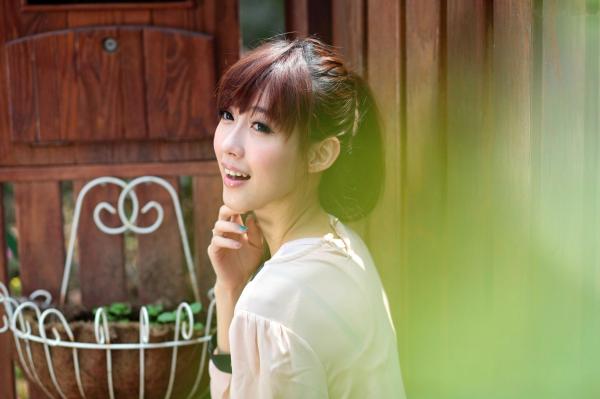    台湾甜美正妹Kila晶晶(金允乔)超短裙清新街拍，户外日常私房写真集第10张图片