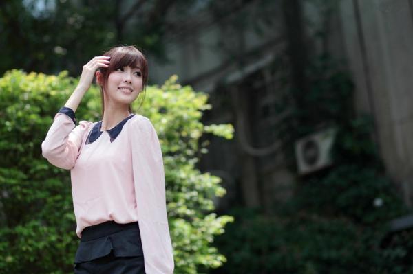    台湾甜美正妹Kila晶晶(金允乔)超短裙清新街拍，户外日常私房写真集第17张图片