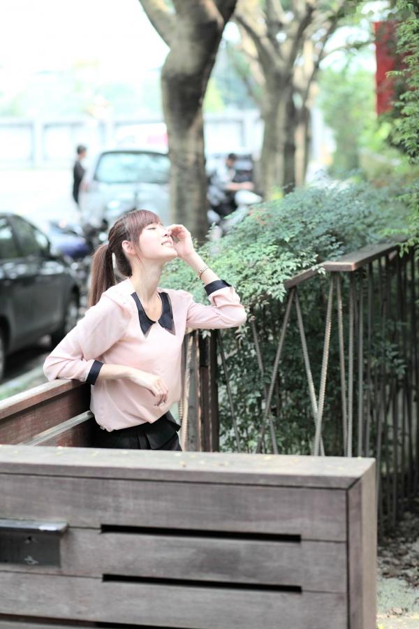    台湾甜美正妹Kila晶晶(金允乔)超短裙清新街拍，户外日常私房写真集第19张图片