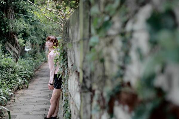    台湾甜美正妹Kila晶晶(金允乔)超短裙清新街拍，户外日常私房写真集第27张图片