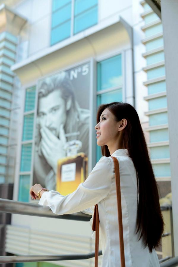    台湾甜美正妹Kila晶晶(金允乔)超短裙清新街拍，户外日常私房写真集第33张图片