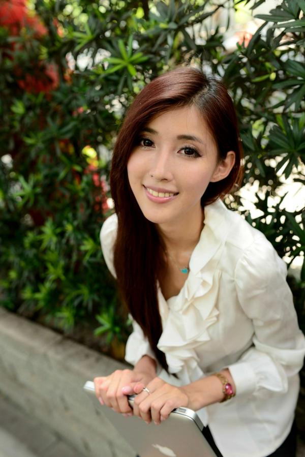    台湾甜美正妹Kila晶晶(金允乔)超短裙清新街拍，户外日常私房写真集第45张图片