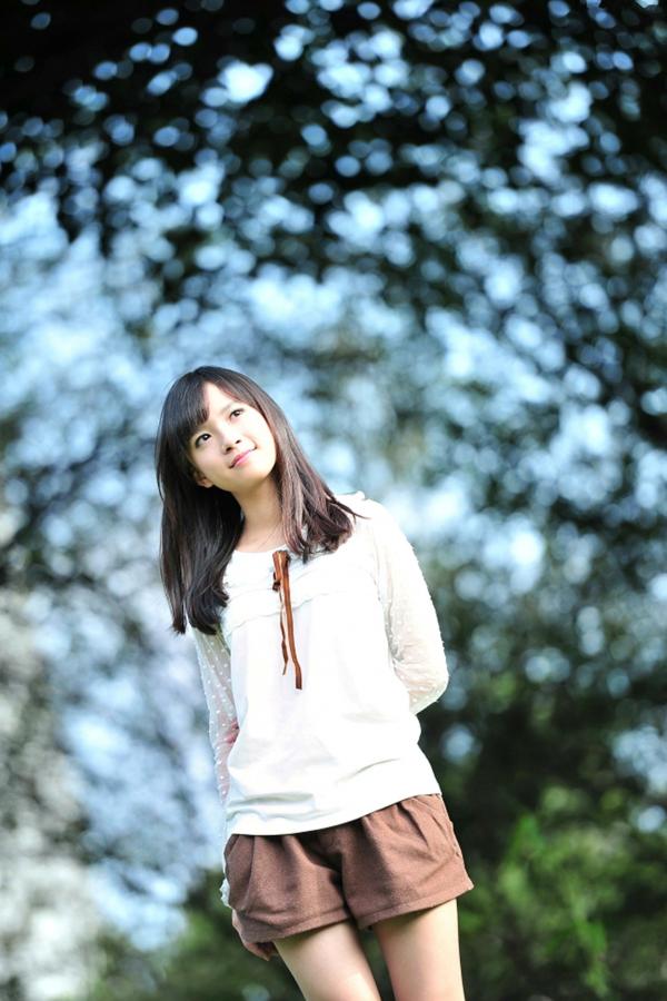    台湾正妹虞成敬（小敬）逸仙公园清新户外写真，头戴耳机甜美可人，治愈系纯净美少女日常街拍第2张图片