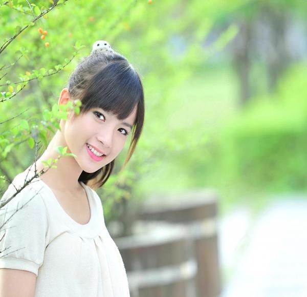    台湾正妹虞成敬（小敬）逸仙公园清新户外写真，头戴耳机甜美可人，治愈系纯净美少女日常街拍第6张图片
