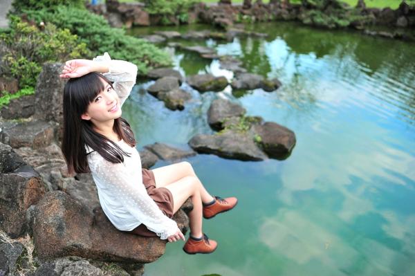    台湾正妹虞成敬（小敬）逸仙公园清新户外写真，头戴耳机甜美可人，治愈系纯净美少女日常街拍第18张图片