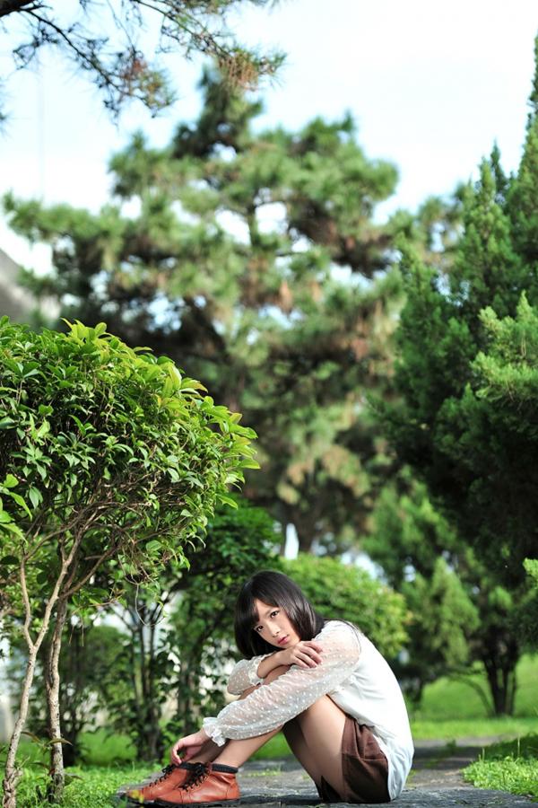    台湾正妹虞成敬（小敬）逸仙公园清新户外写真，头戴耳机甜美可人，治愈系纯净美少女日常街拍第19张图片