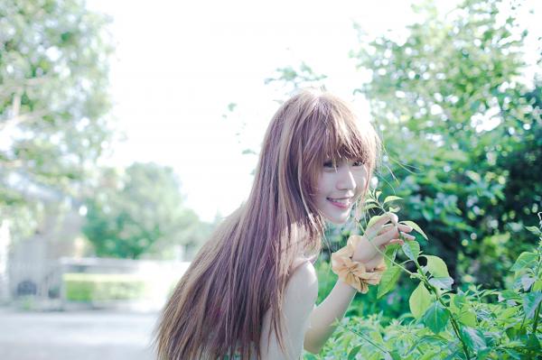   台湾正妹渔瑄邱俞瑄石门水库外拍写真，夏日清新花裙草帽女神清纯美照第6张图片