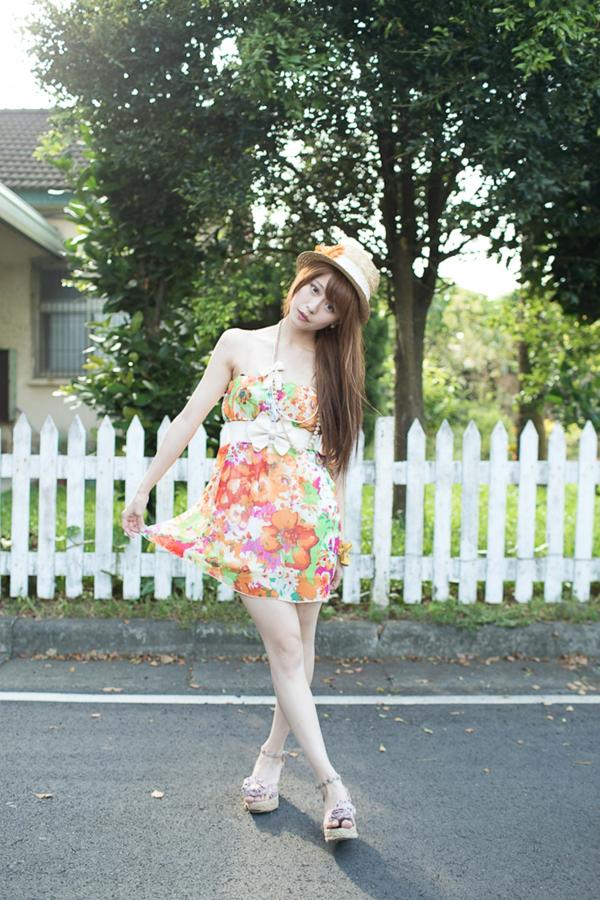    台湾正妹渔瑄邱俞瑄石门水库外拍写真，夏日清新花裙草帽女神清纯美照第8张图片