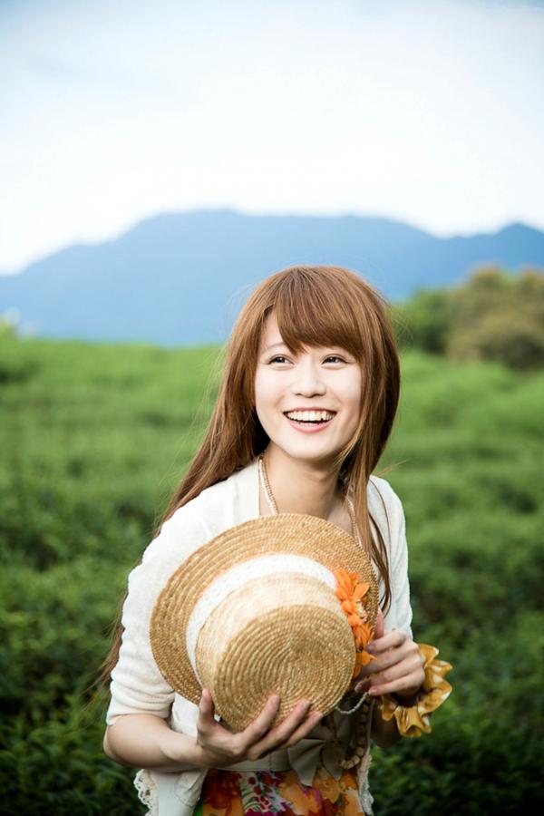    台湾正妹渔瑄邱俞瑄石门水库外拍写真，夏日清新花裙草帽女神清纯美照第9张图片