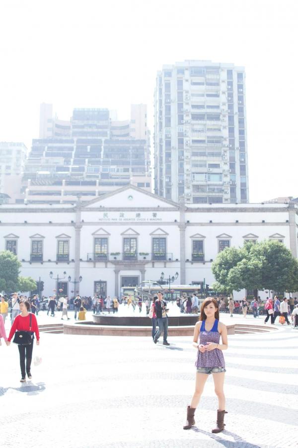    台湾正妹张凯洁Mikako港澳行街拍系列，碎花裙清新文艺写真，动感广场风情第132张图片