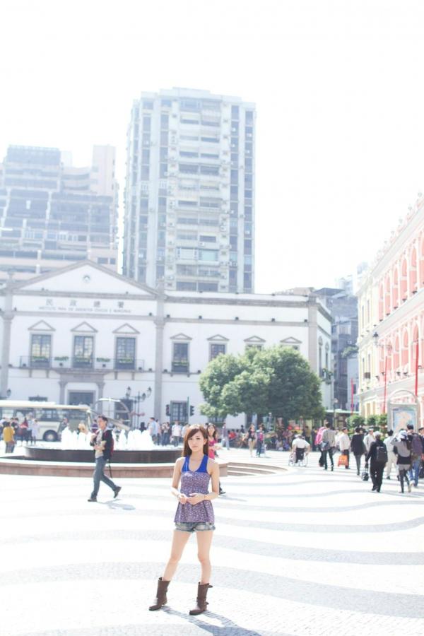    台湾正妹张凯洁Mikako港澳行街拍系列，碎花裙清新文艺写真，动感广场风情第134张图片