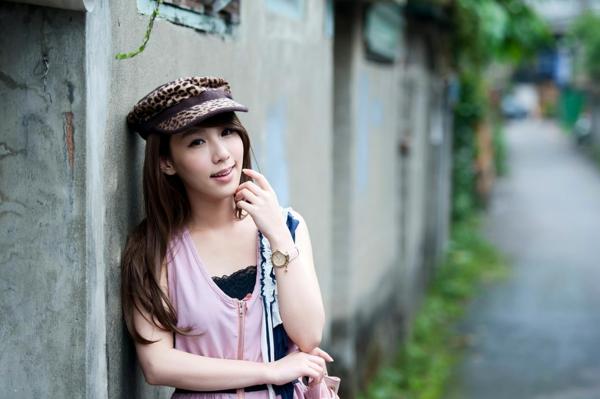    台湾正妹Kimi小步吕思莹《小港老巷街拍》清新甜美街头外拍个人写真集第30张图片