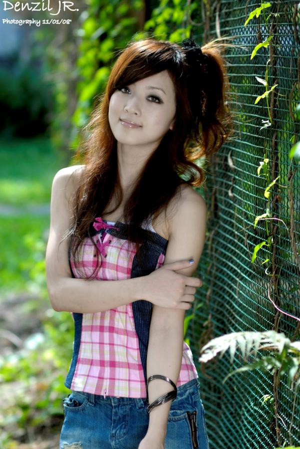    台湾正妹果子MM张允霏《台大外拍》第II部写真集，青春活力户外校园风清纯街拍第26张图片