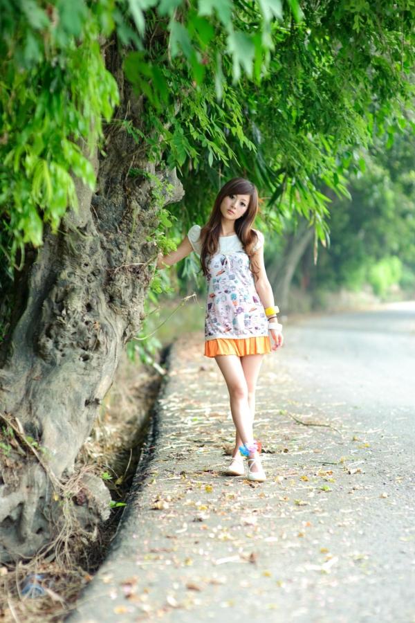    台湾正妹果子MM《國光社區外拍I》- 甜美碎花短裙户外清新旅拍，青春活力治愈系少女写真第1张图片