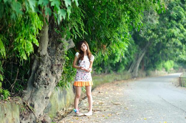    台湾正妹果子MM《國光社區外拍I》- 甜美碎花短裙户外清新旅拍，青春活力治愈系少女写真第2张图片