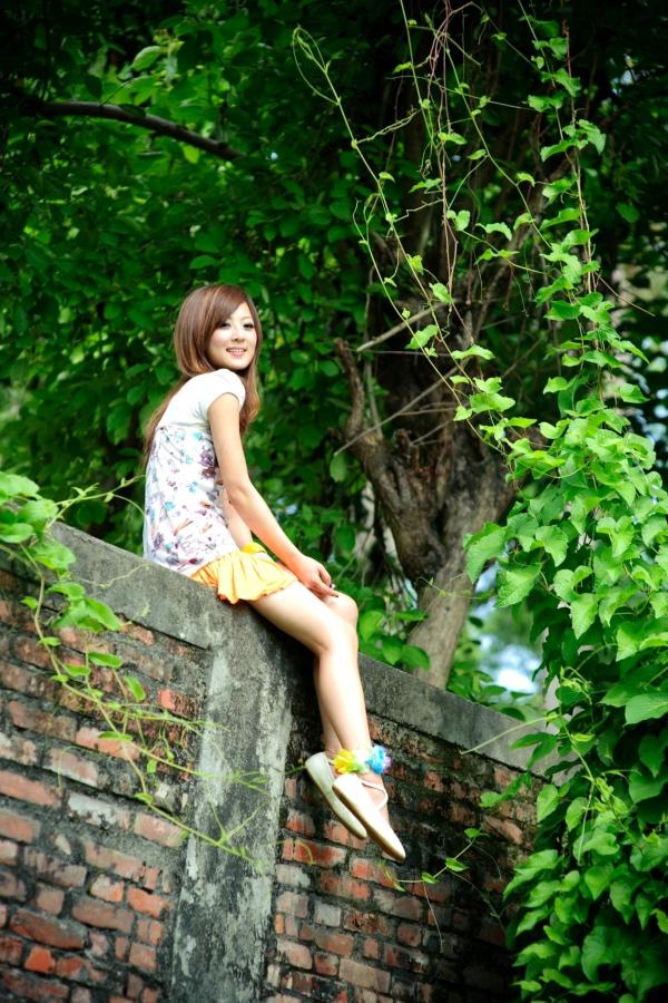    台湾正妹果子MM《國光社區外拍I》- 甜美碎花短裙户外清新旅拍，青春活力治愈系少女写真第6张图片