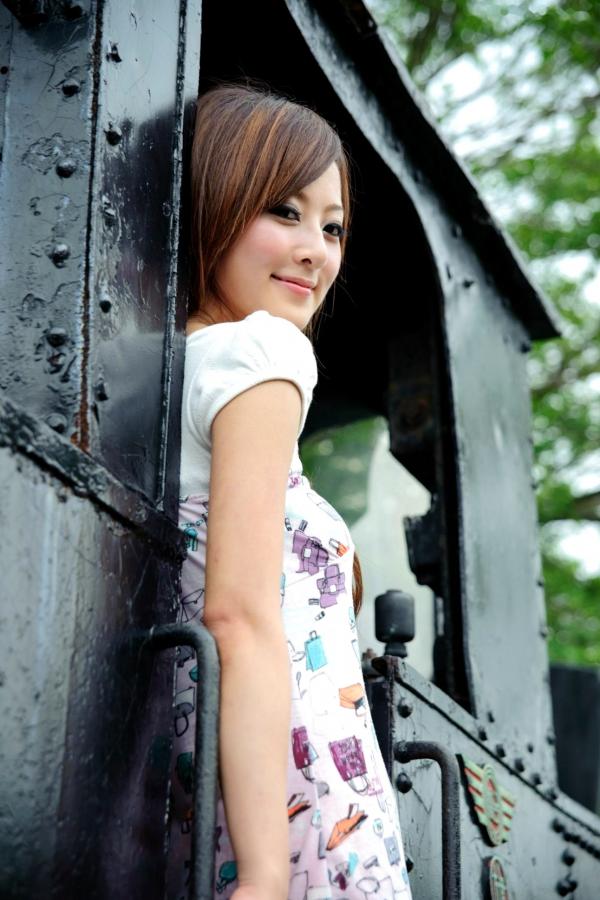    台湾正妹果子MM《國光社區外拍I》- 甜美碎花短裙户外清新旅拍，青春活力治愈系少女写真第26张图片