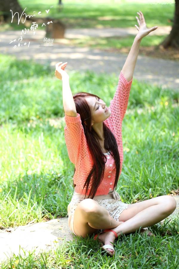    台湾正妹Winnie小雪庄咏惠户外清新私拍：粉色针织装演绎甜美治愈系氧气美女写真第23张图片