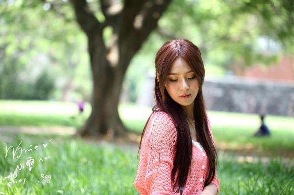    台湾正妹Winnie小雪庄咏惠户外清新私拍：粉色针织装演绎甜美治愈系氧气美女写真第27张图片