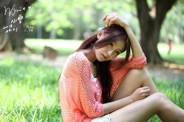    台湾正妹Winnie小雪庄咏惠户外清新私拍：粉色针织装演绎甜美治愈系氧气美女写真第32张图片
