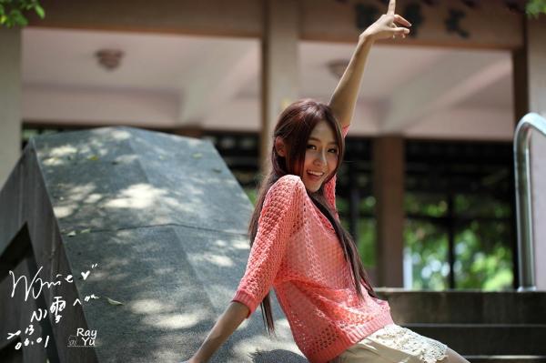    台湾正妹Winnie小雪庄咏惠户外清新私拍：粉色针织装演绎甜美治愈系氧气美女写真第40张图片