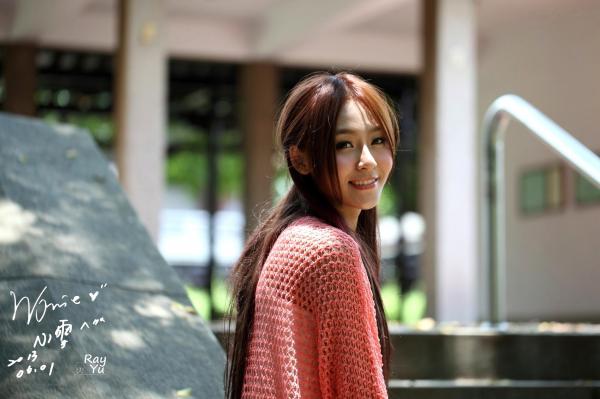    台湾正妹Winnie小雪庄咏惠户外清新私拍：粉色针织装演绎甜美治愈系氧气美女写真第43张图片