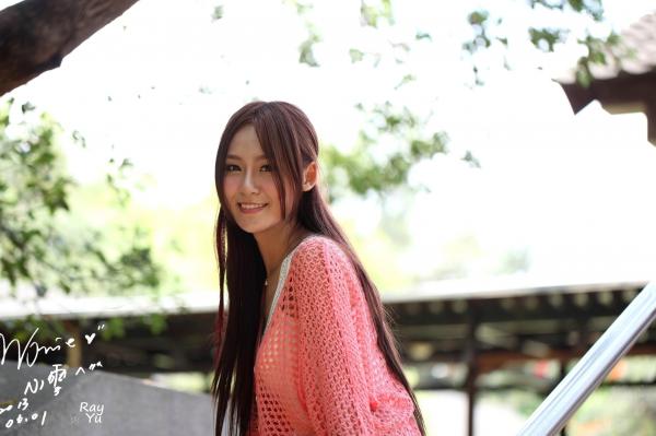    台湾正妹Winnie小雪庄咏惠户外清新私拍：粉色针织装演绎甜美治愈系氧气美女写真第54张图片