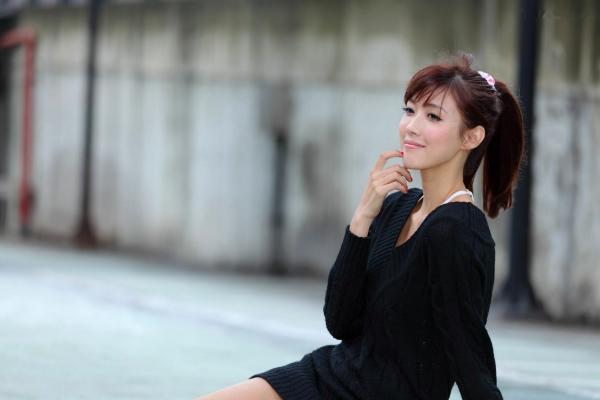    台湾正妹Kila晶晶/金允乔街拍系列，清新甜美治愈系风格，老城背景下的自然随性和美私房照片第2张图片