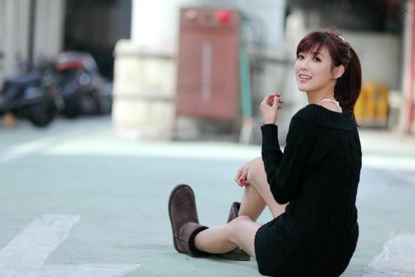    台湾正妹Kila晶晶/金允乔街拍系列，清新甜美治愈系风格，老城背景下的自然随性和美私房照片第5张图片