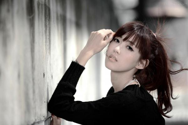    台湾正妹Kila晶晶/金允乔街拍系列，清新甜美治愈系风格，老城背景下的自然随性和美私房照片第8张图片
