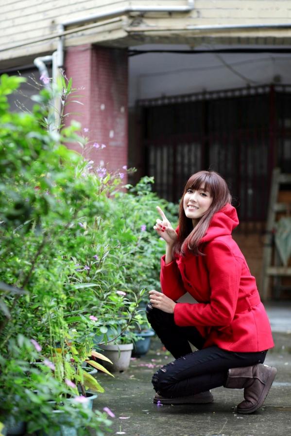    台湾正妹Kila晶晶/金允乔街拍系列，清新甜美治愈系风格，老城背景下的自然随性和美私房照片第14张图片