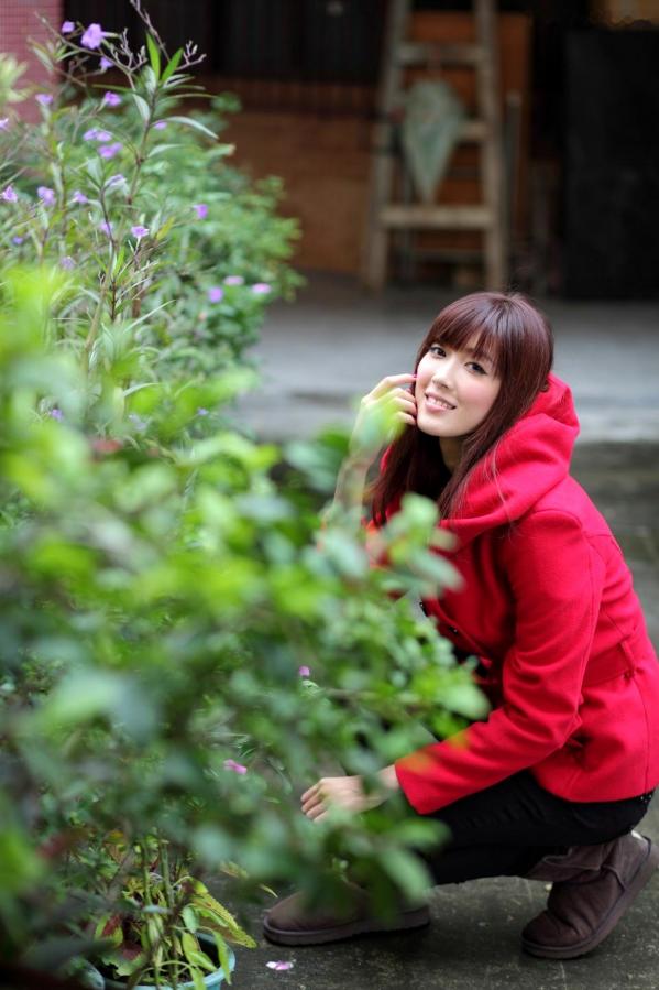    台湾正妹Kila晶晶/金允乔街拍系列，清新甜美治愈系风格，老城背景下的自然随性和美私房照片第15张图片