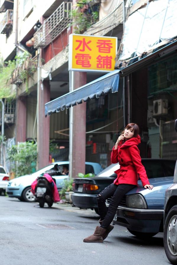    台湾正妹Kila晶晶/金允乔街拍系列，清新甜美治愈系风格，老城背景下的自然随性和美私房照片第19张图片